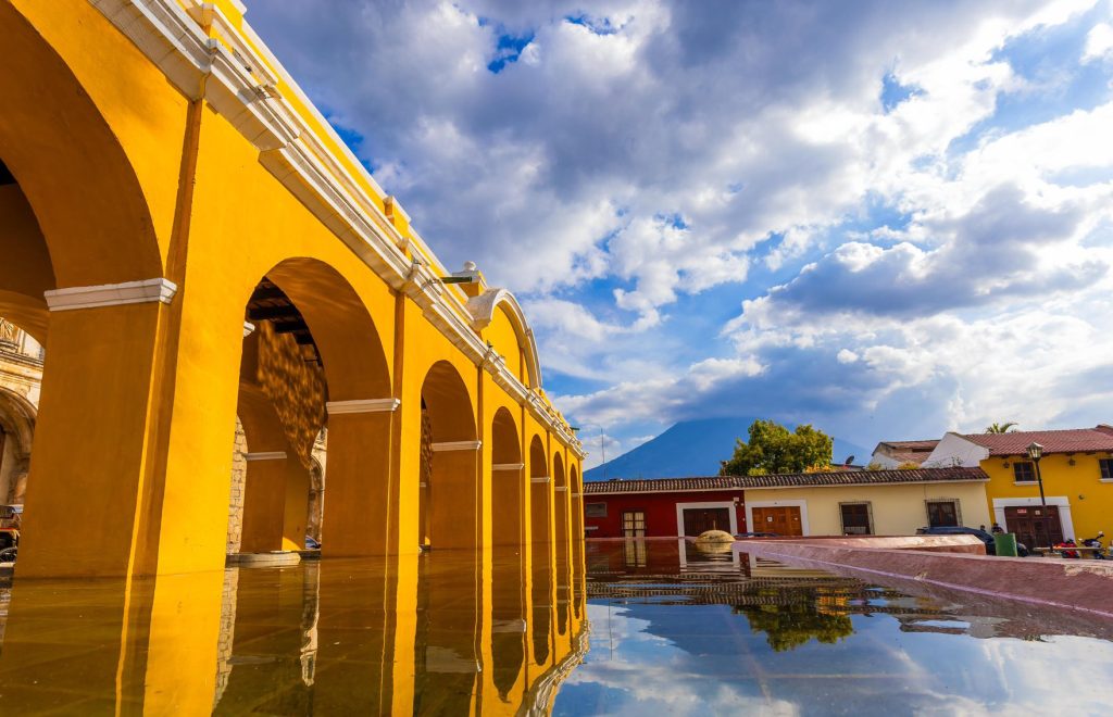 Guatemala será sede de la XVIII Cumbre de la Alianza Informativa Latinoamericana en Antigua Guatemala, donde líderes del periodismo analizarán desafíos como la transformación digital y la desinformación. Fotografía: Municipalidad de Antigua Guatemala.